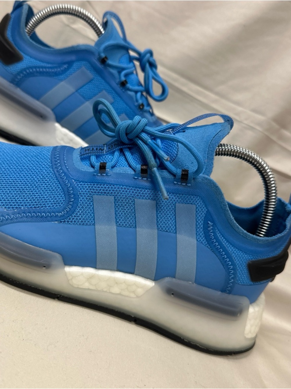 6.5 - Adidas Originals Unisex Big Kids NMD_V3 Shoes, Cloud White/Pulse Blue.